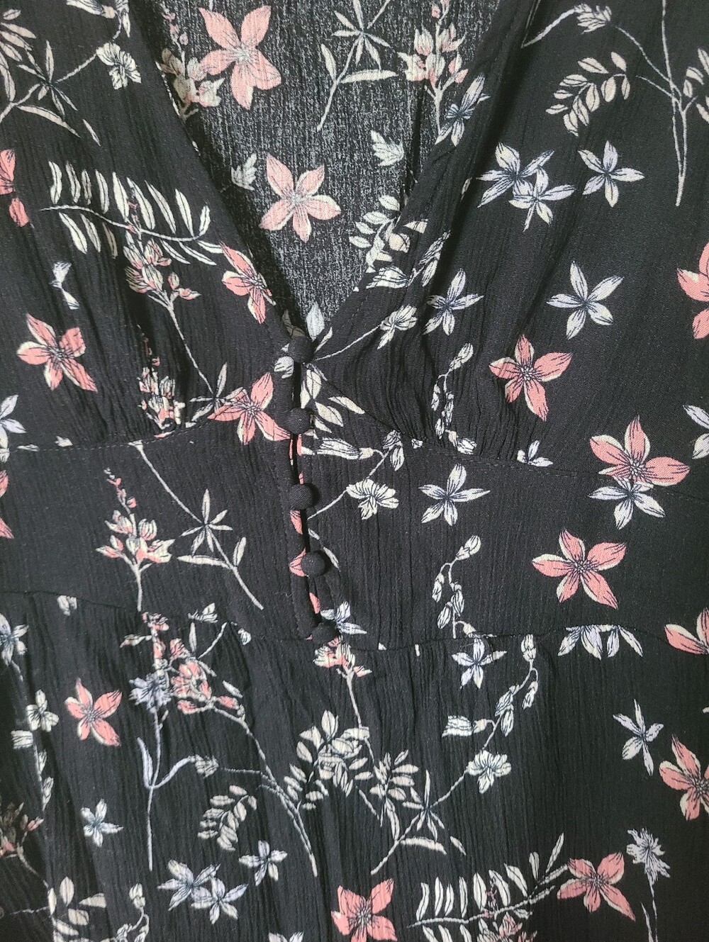 Kismet Black Floral Blouse W. Buttons - Picture 6 of 16